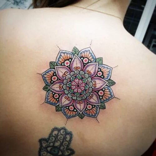 Tatuajes de mandalas en la espalda Tatuajes mandalas, Mandalas, Tatuajes