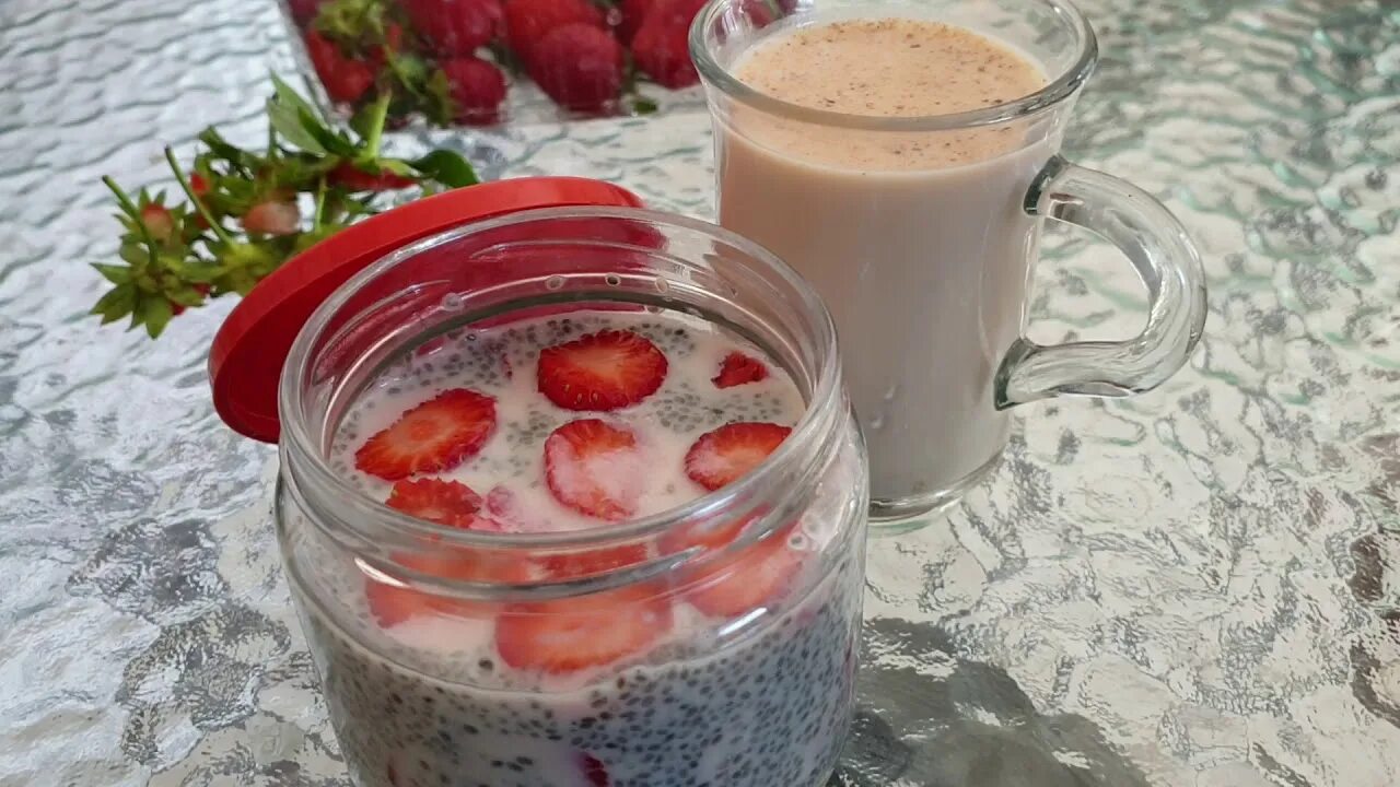 Кокосовый чиа пудинг с манго. Смузи манго чиа. Семена чиа на завтрак. Пудинг из семян чиа. Коктейль с семенами чиа.