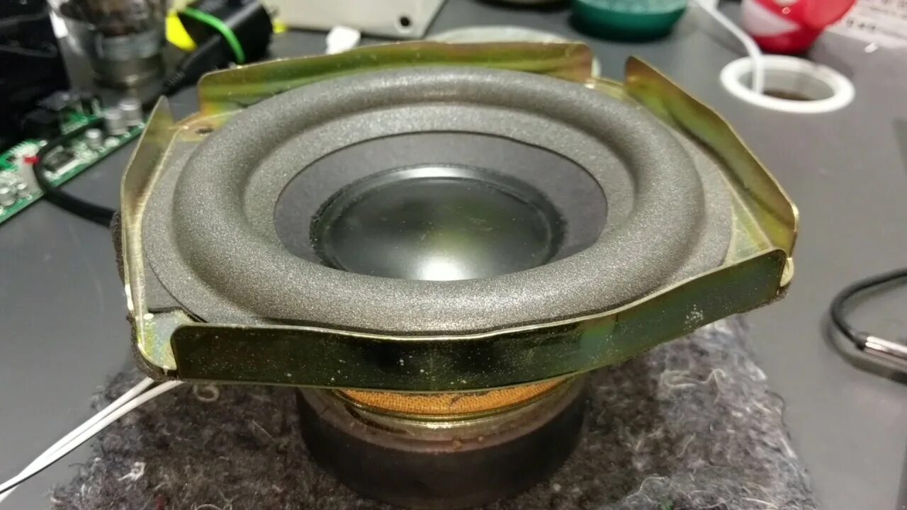 Почему шипит динамик. Bose динамики 5.1 inch. Широкополосные динамики Bose 121. Широкополосный динамик 20 Bose. Сабвуфер Bose 5.25 дюйма.