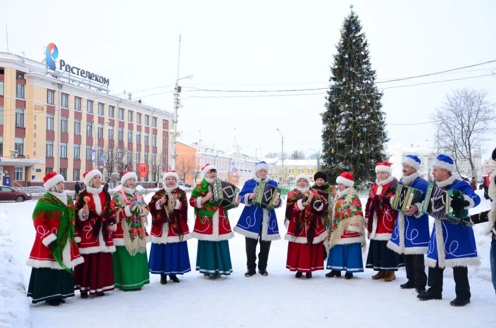 Фото ночной вологды 2022. Елка в вологде на площади революции. Вологда рождество. Вологда на нг. Новогодняя вологда 2023.