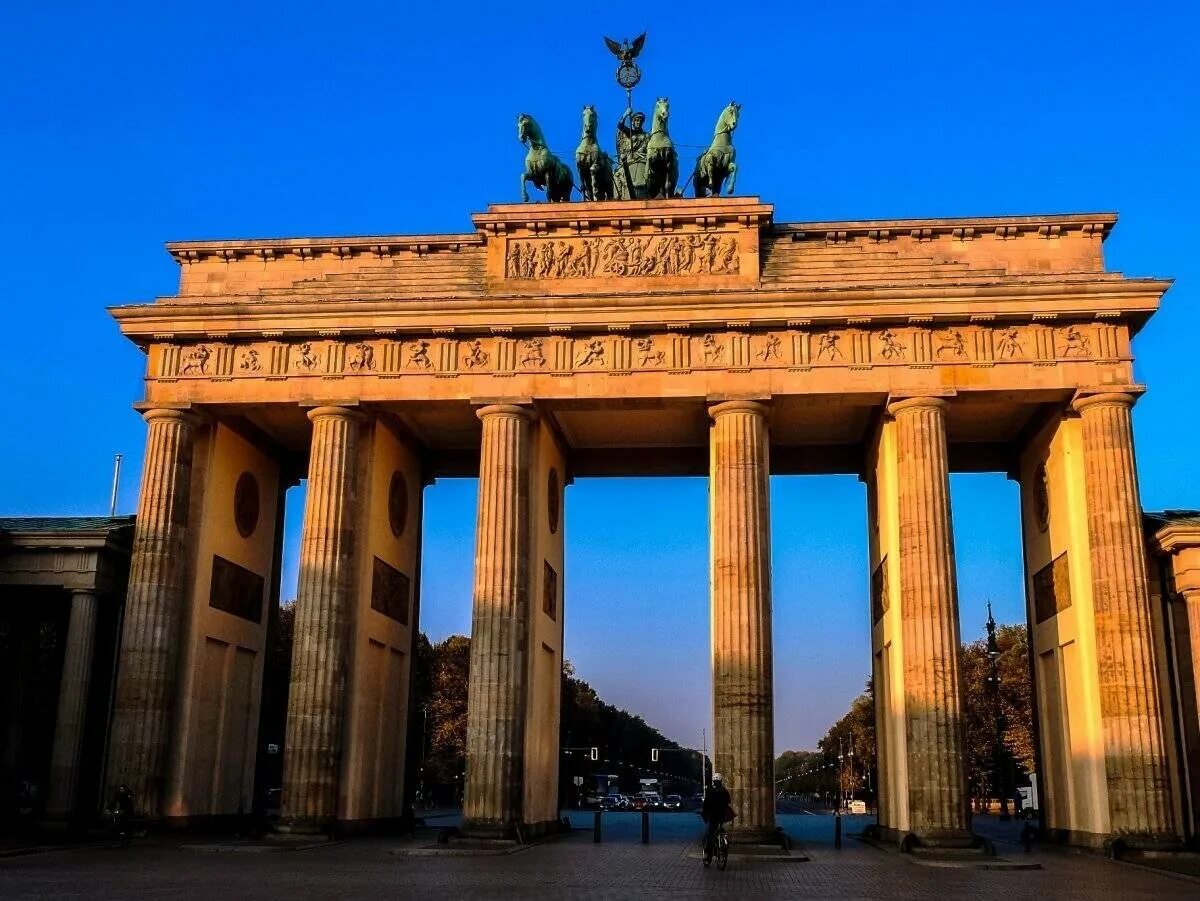 Brandenburg Gate, Berlin by MrDrum ePHOTOzine