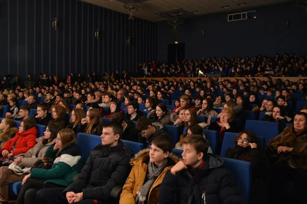 Концерты в культурных центрах. Можайский культурно-досуговый центр. КДЦ Можайск. Концертный зал Можайск. Дом культуры Можайск зал.