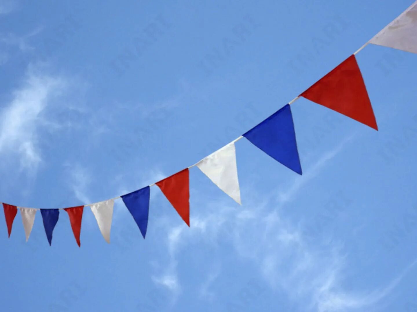 Флажок растяжка российский. Растяжка флажки в корпоративном стиле. Цветные флажки треугольные. Растяжка флаги. Растяжка британские флажки.