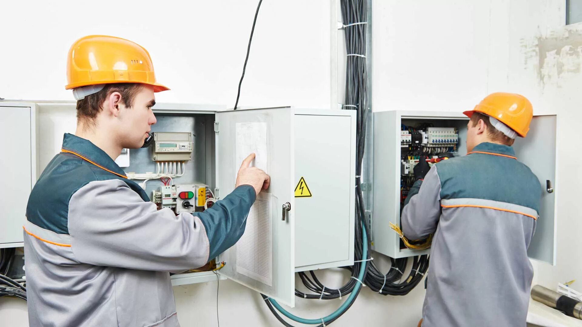 Инженер киповец. Монтаж электрооборудования. Электромонтер электрооборудования. Монтаж и обслуживание систем видеонаблюдения. Монтажник кондиционеров и вентиляции.