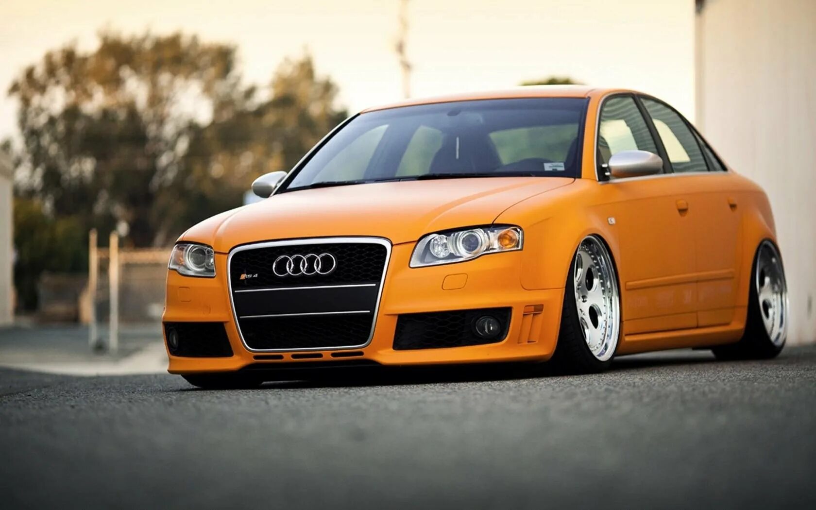 Б 7.4. Audi rs4. Audi a4 стенс. Audi a4 b7 stance. Ауди а4 б7 стенс.