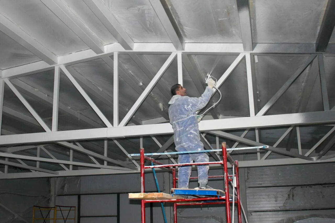 Окрашенные металлоконструкции. Защита металлоконструкций от огня. Защита стальных конструкций. Грунтовка металлоконструкций. Огнезащита r15 металлоконструкций это.