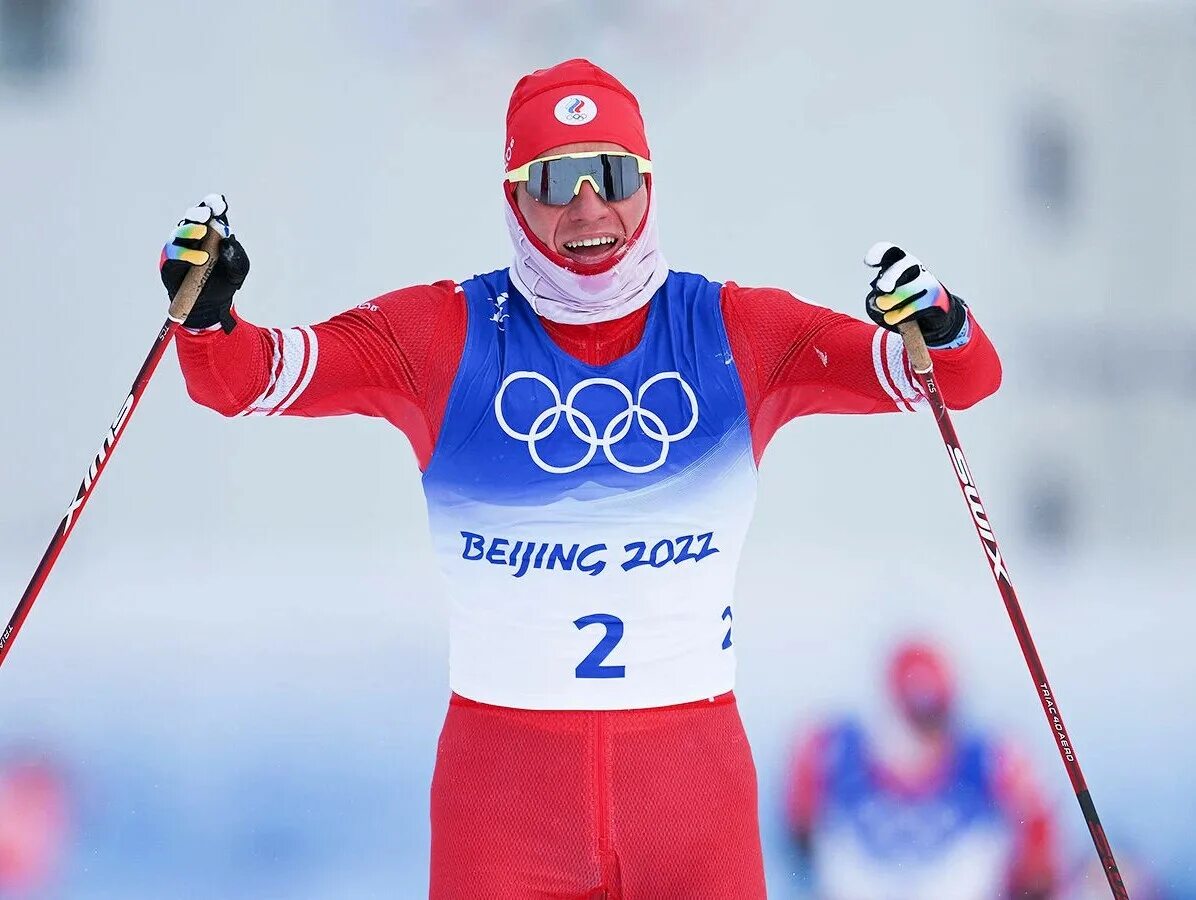 Федерация лыжных гонок омской области. Александр большунов (лыжные гонки, масс-старт). Лыжный марафон мужчины. Александр большунов лыжник 2022. Александр большунов ои 2022 медали.