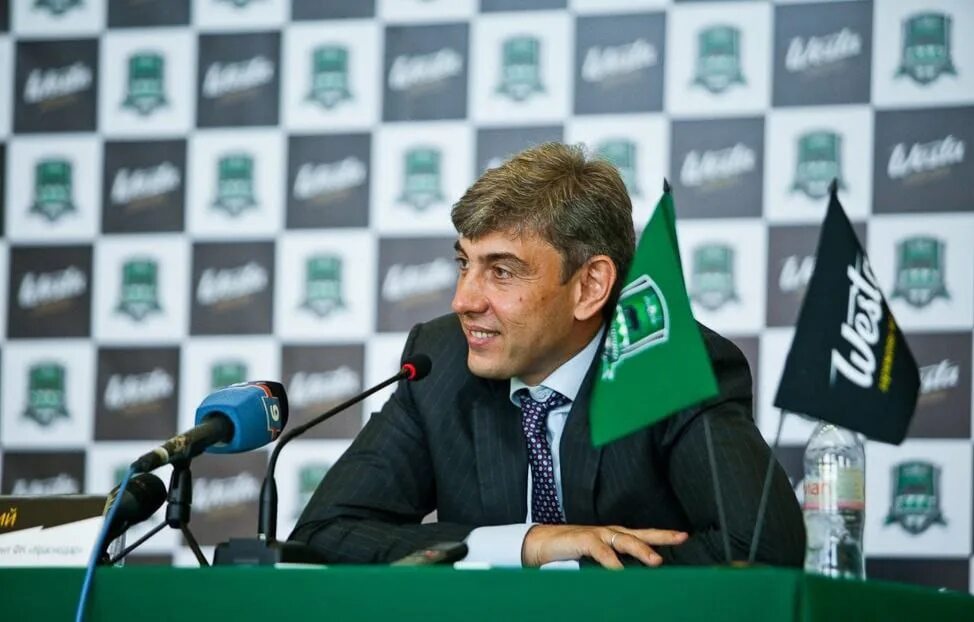 Галицкий сергей николаевич парк в краснодаре. Футбольный клуб галицкого. Владелец фк краснодар. Фк краснодар академия галицкий. Сергей галицкий и краснодар футбол.