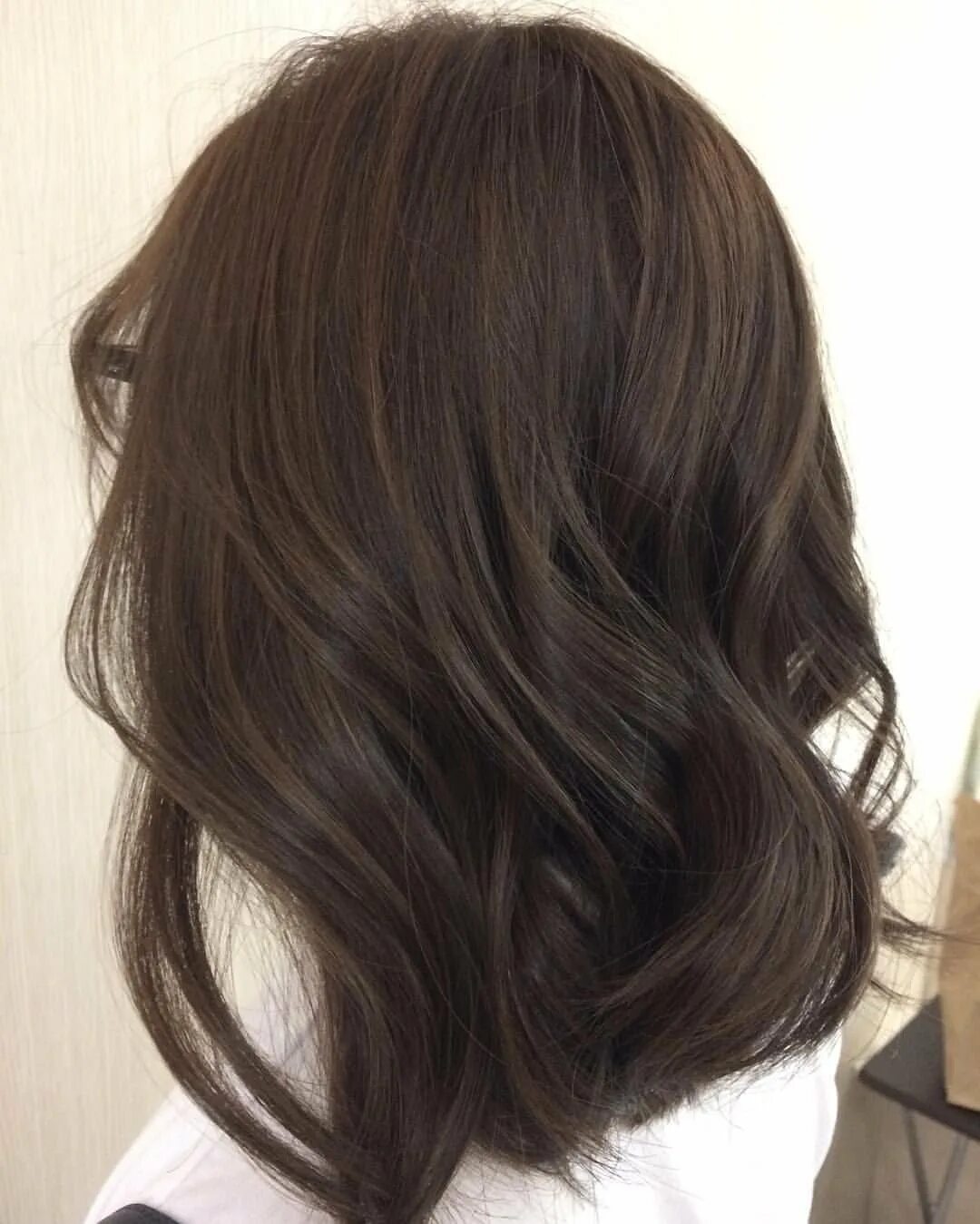 Цвет горький шоколад. Темный горький шоколад цвет волос. Цвет горький шоколад на волосах. Меган фокс каштановый цвет волос. Пепельный горький шоколад.