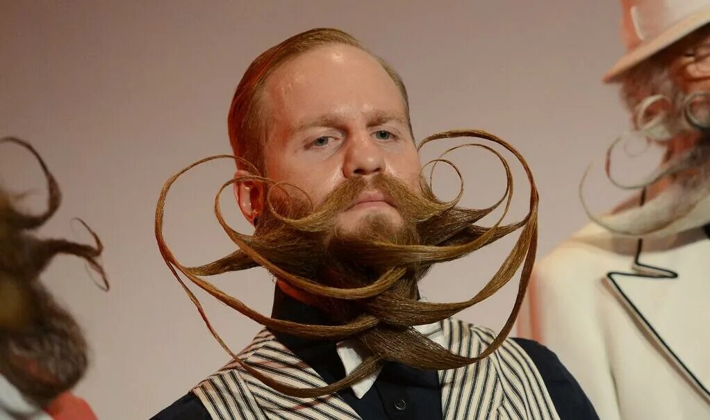 Необычные странных людей. Самая длинная борода. Самые необычные бороды в мире. Косичка на бороде. Усы длинные.