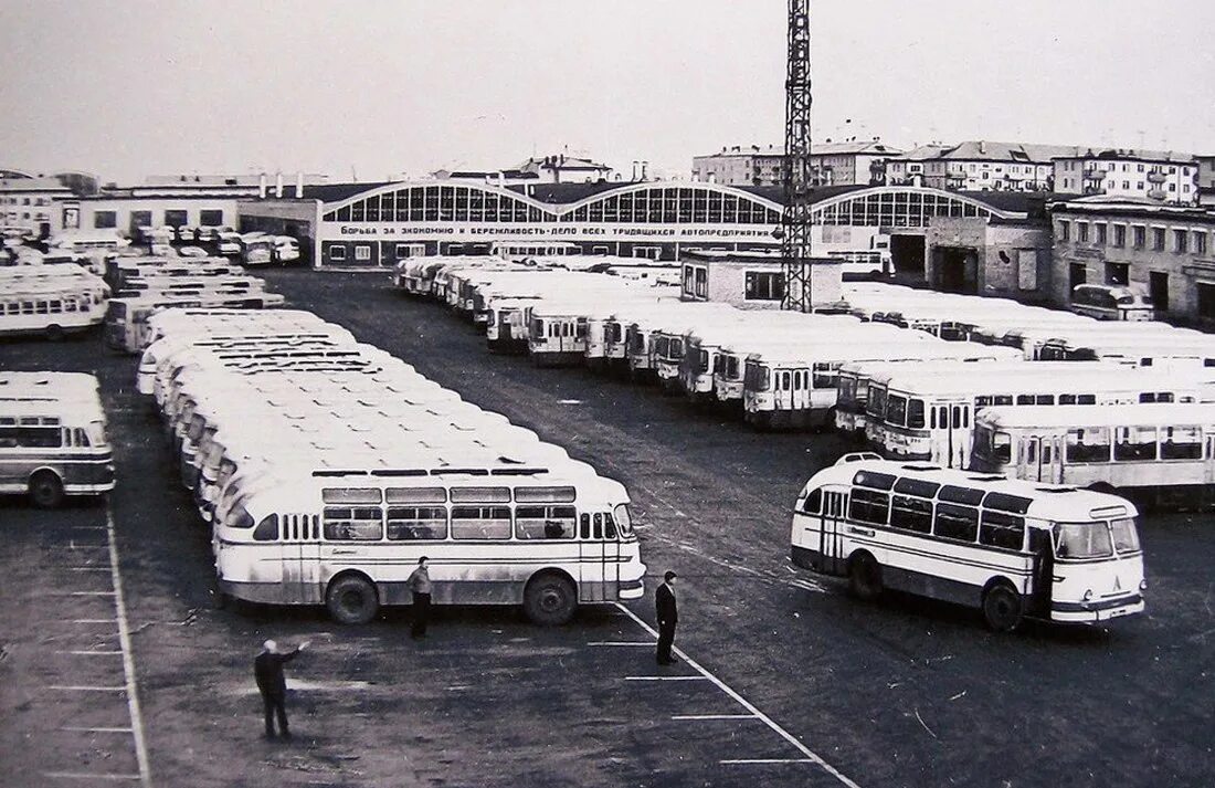 Лиаз 677 благовещенск. Автоколонна 1948 ангарск. Автоколонна 1863. Немецкая автоколонна. Икарус 695.