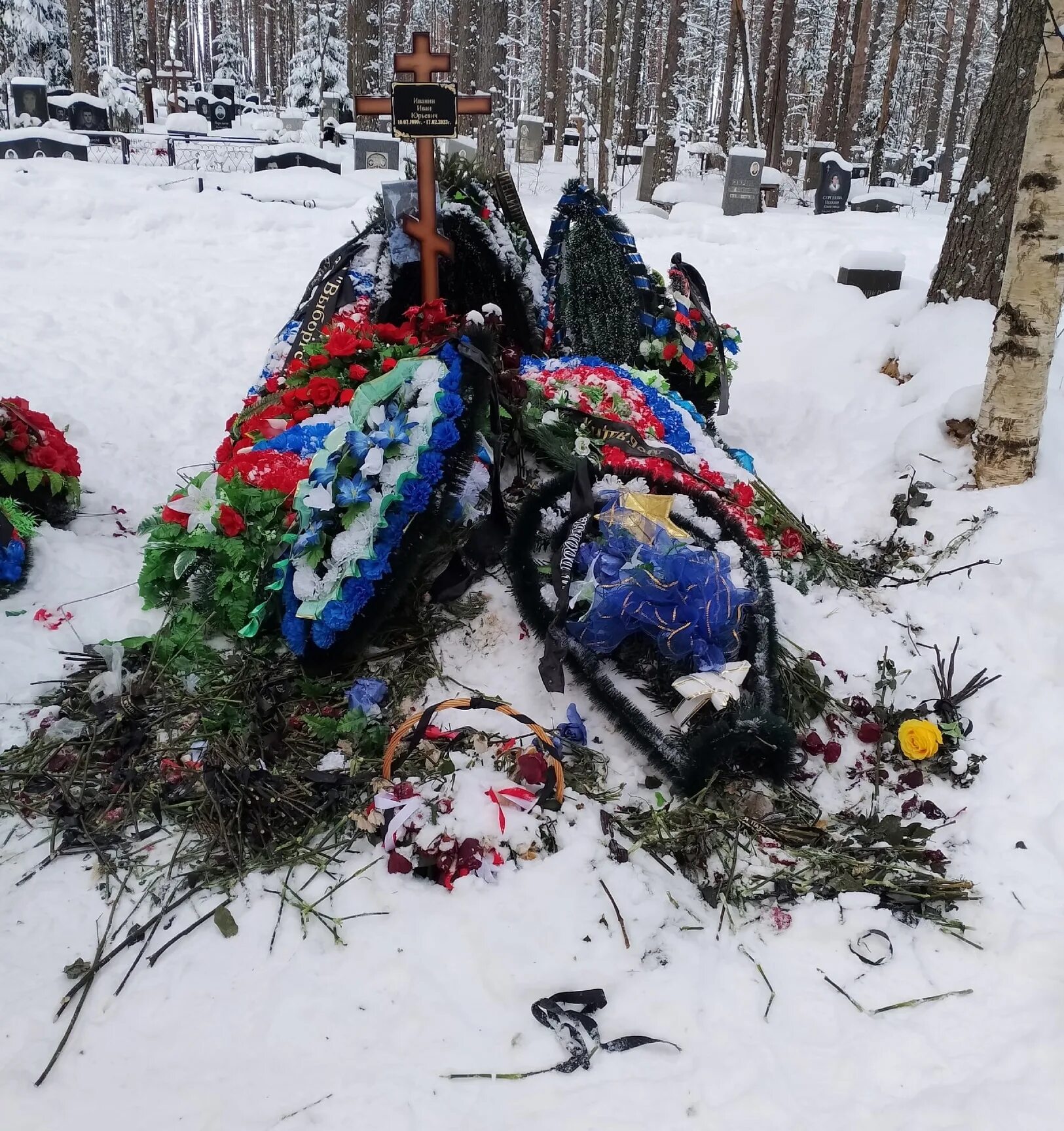Сколько бойцов погибло на сво. Кладбище. Могила. Кладбища российских военных погибших на Украине. Могилы погибших на Украине.