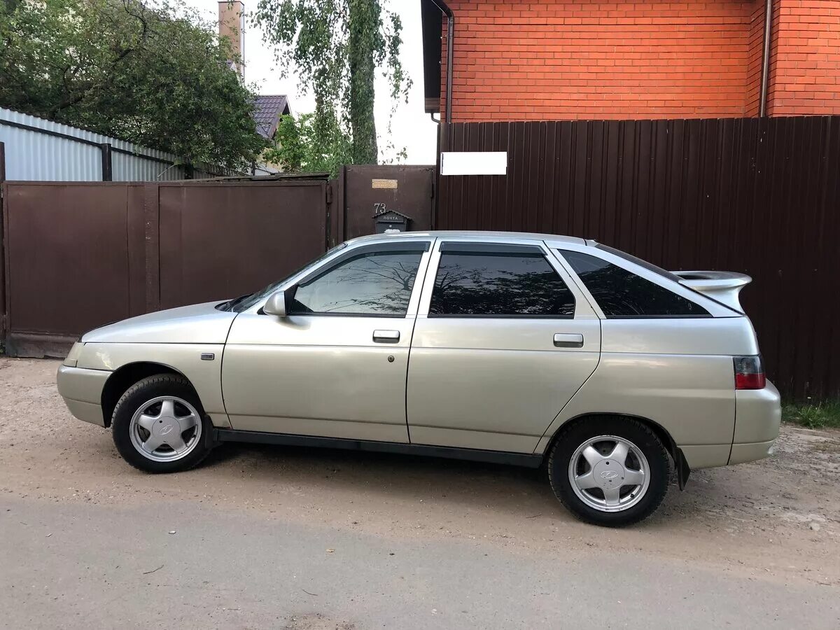 Ваз 2112 темно серая тонированная. Лада 2112 2006. Ваз 2112 авито саратов. Авито авто с пробегом 2112. Лада 2112 серебристая.
