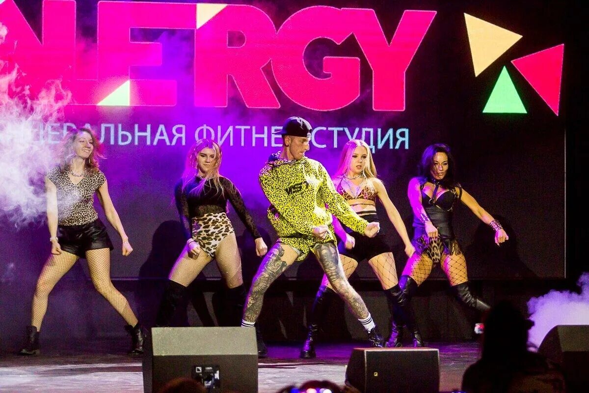 Энерджи танцы. Энерджи танцевальная студия дежнева. Дэнс энерджи батайск. Energy танец. Action студия современного танца.