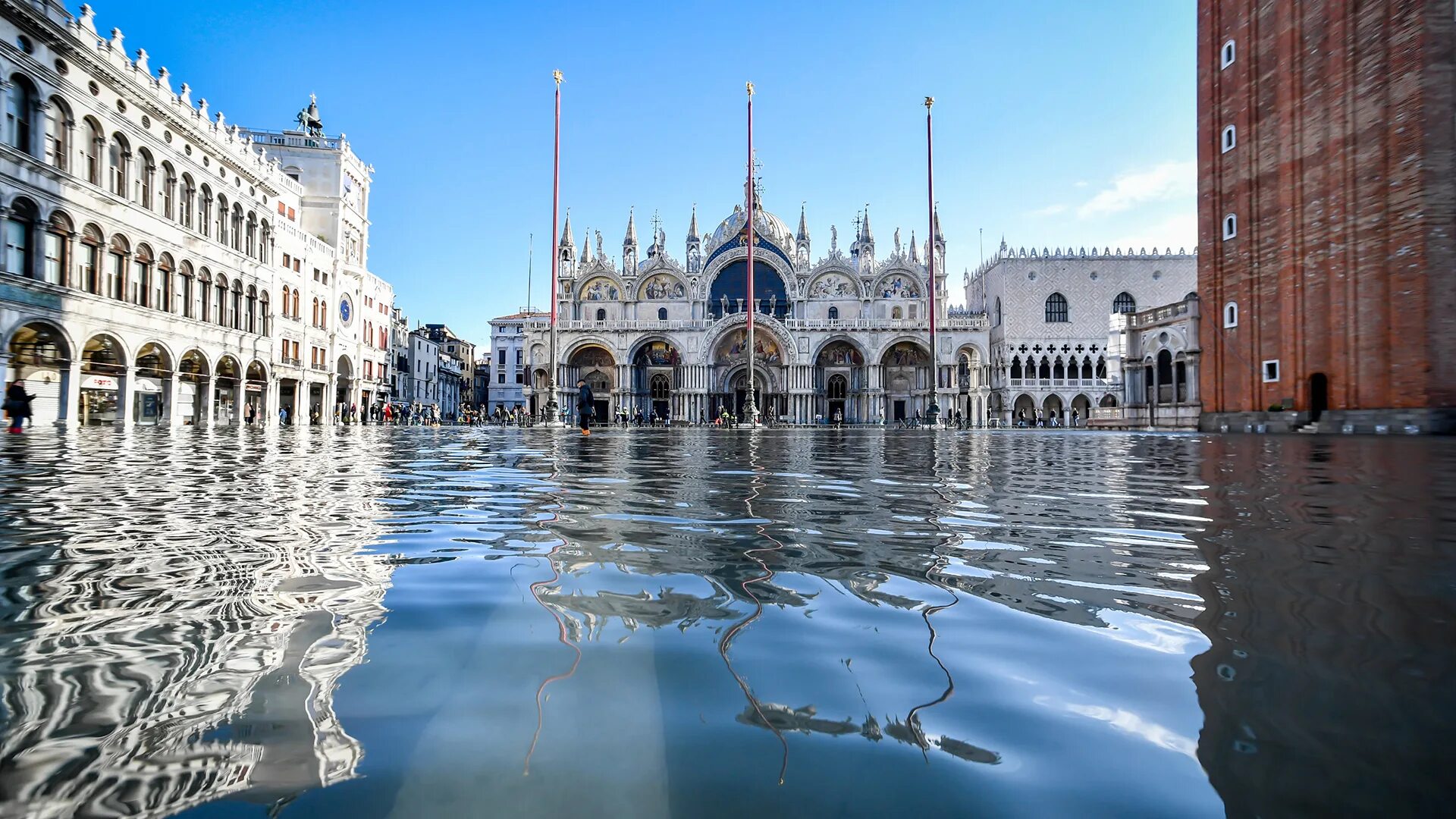 Почему венеция на воде. Площадь Сан Марко в Венеции затопило. Венеция затонет. Венеция затопление. Площадь Святого марка наводнение.