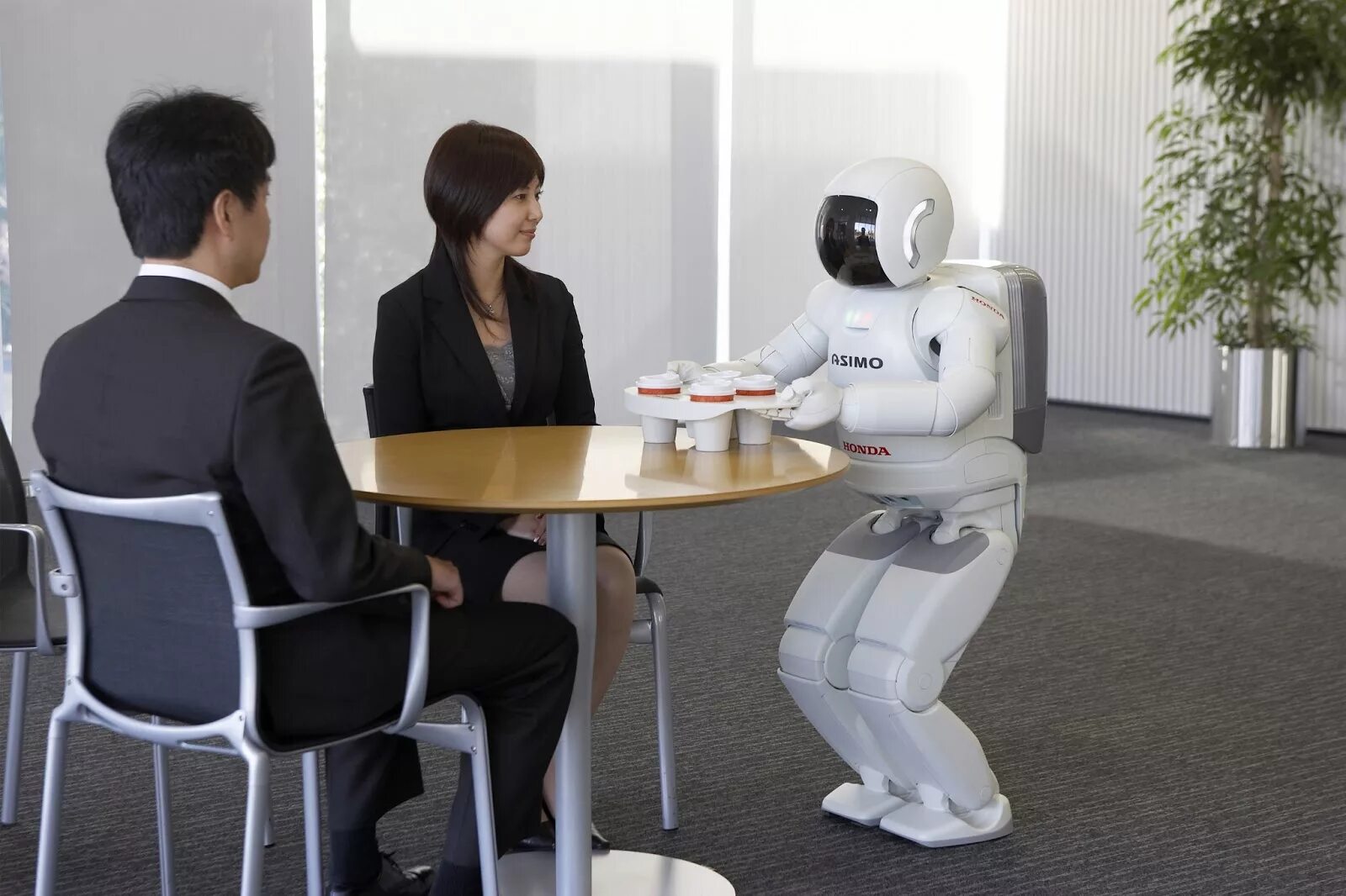 Робот асимо. Гуманоидный робот asimo. asimo человекоподобный робот. человекоподобный робот honda. двуногий «асимо» корпорации honda..