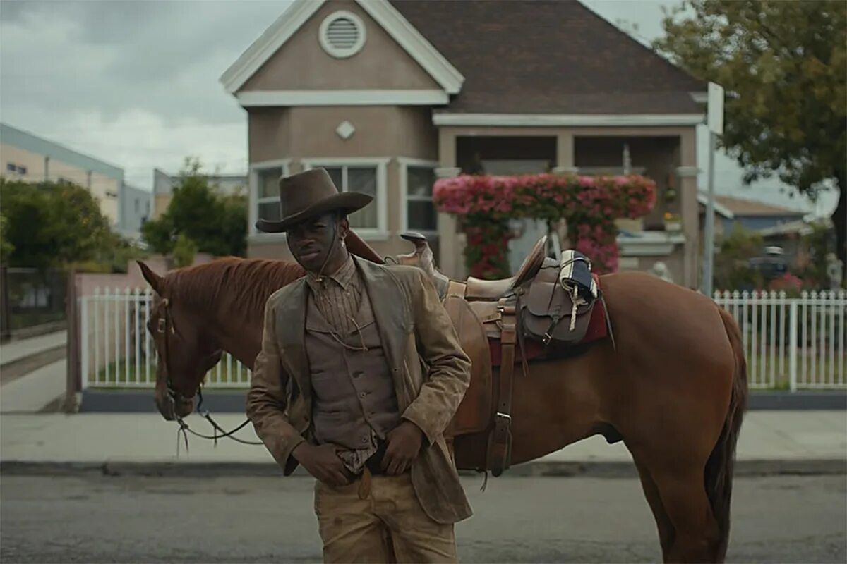 Олд таун текст. Lil nas x old town road. олд таун роад. lil nas billy ray old town road. олд таун роуд брэд питт.