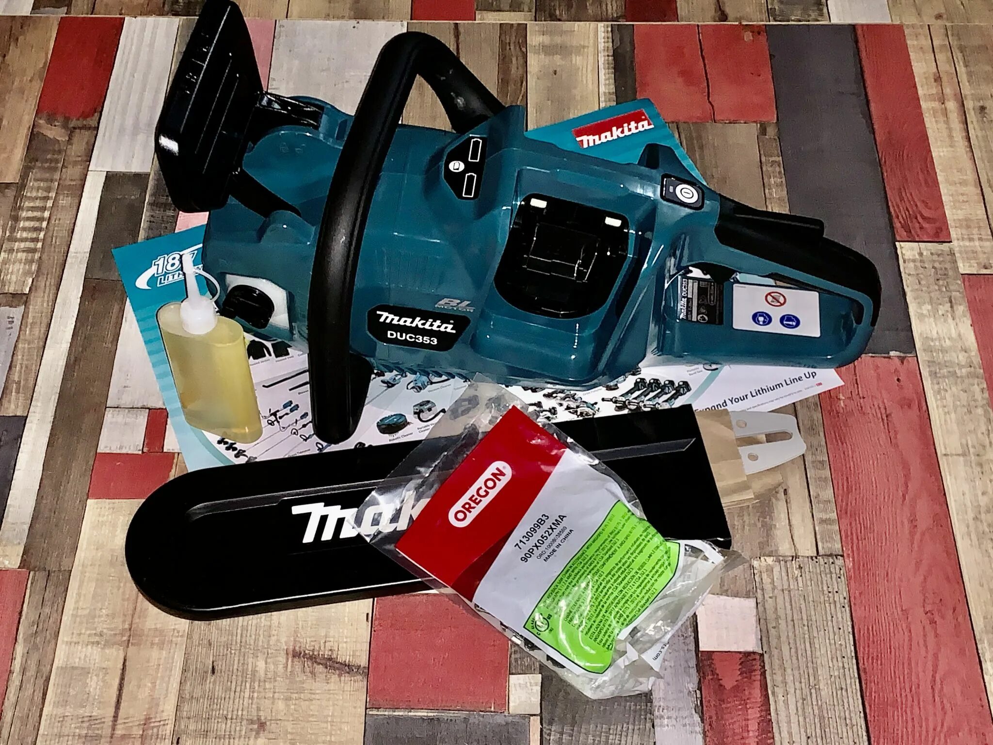 Makita duc353z. Аккумуляторная цепная пила Makita duc353zpte. Пила цепная Макита аккумуляторная 353. Макита цепная пила duc 353.