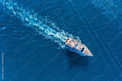 Плавает вид сверху