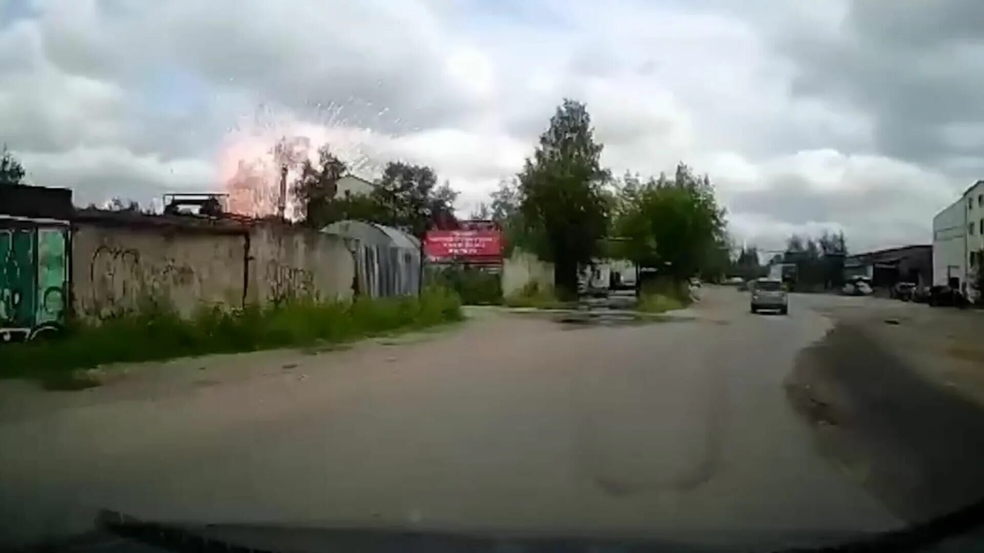 Срочные новости взрыв. Взрыв на заводе в Сергиевом Посаде. Завод пиротехники в Сергиевом Посаде. Склад пиротехники взорвался. Сергиев Посад взрыв на химзаводе.