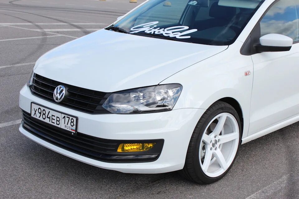 Аналог volkswagen. Фольксваген поло 202. Polo sedan 2020 Tuning. Фольксваген поло седан белая 2012. Обвес поло седан 2020.