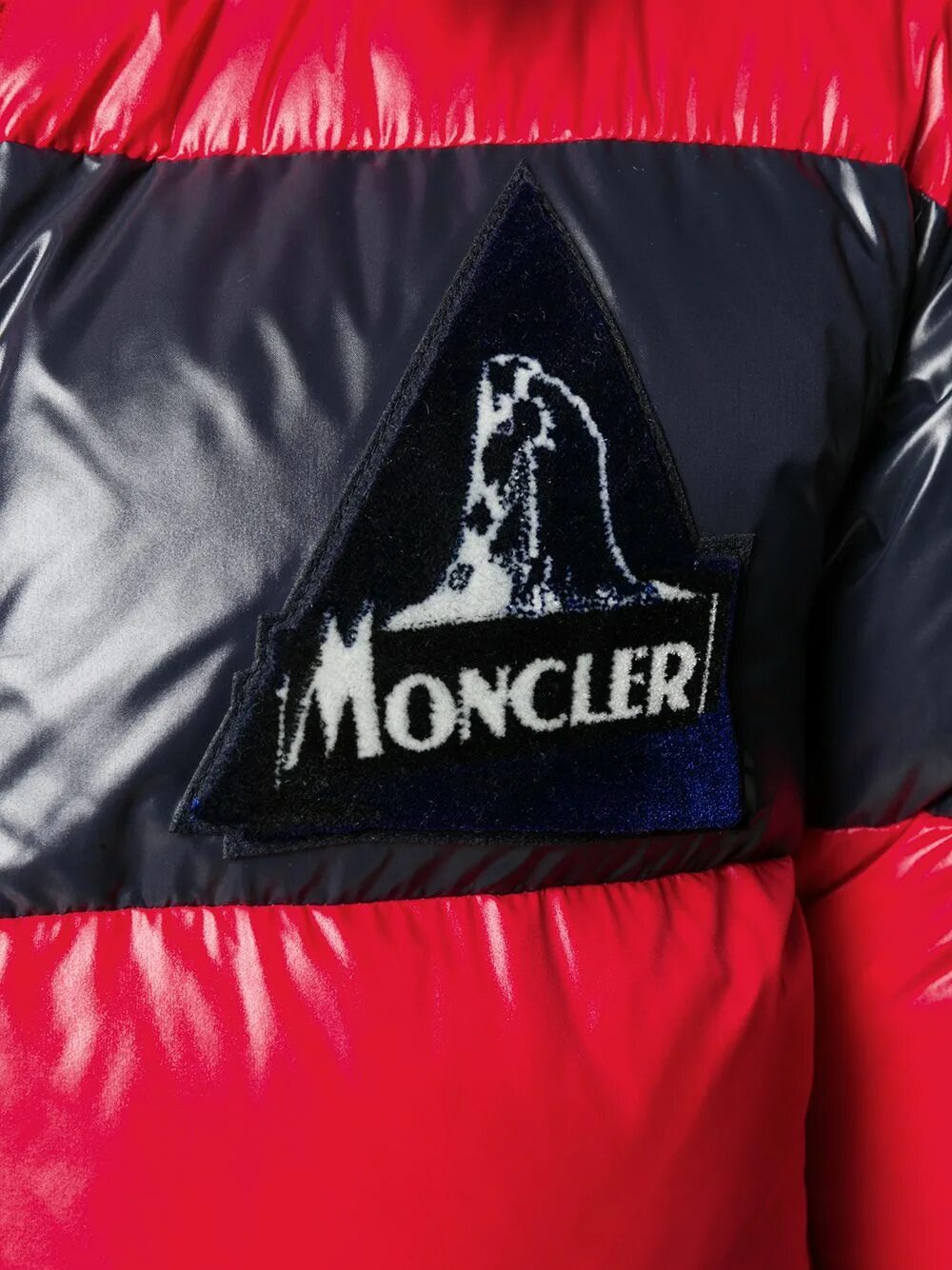 Логотип монклер. Монклер с нашивками пуховик. moncler нашивка лого. монклер пуховики логотип. монклер с эмблемой куртка.