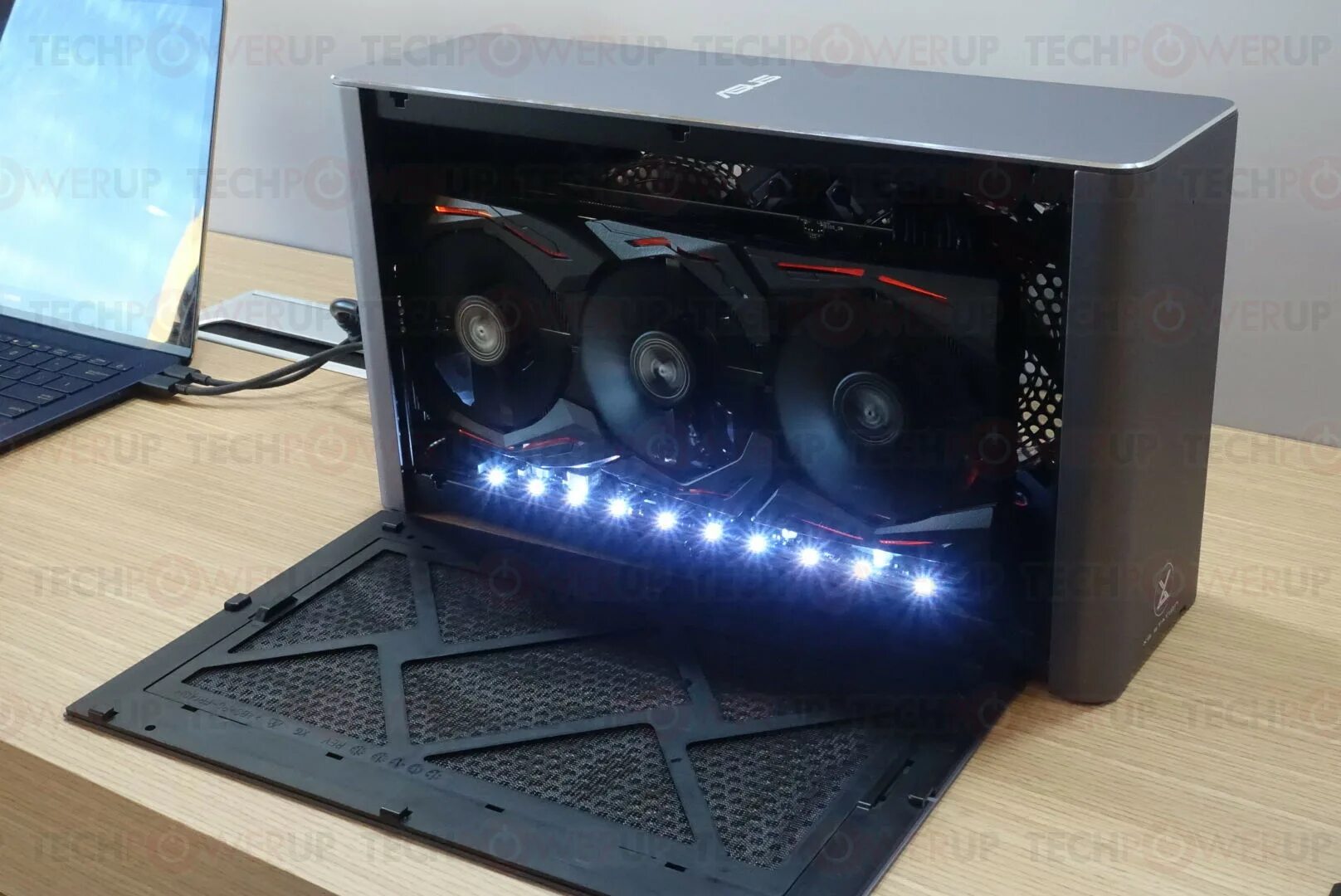 Док станция mac pro asus. External gpu for laptop. Gpu thunderbolt док станция. Asus xg station pro. Станция asus rog.