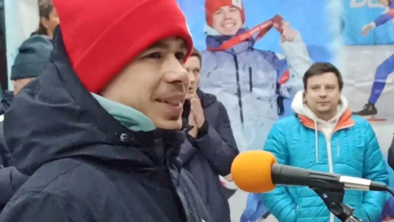 Салават юлаев болельщицы. Джош хо сэнг в уфе. Джош хо-сэнг салават юлаев. Кто прилетел в уфу. Кто прилетел в уфу.