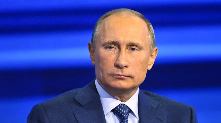 Как стать путиным. Путин на голубом фоне. Путин 4к. Путин на синем фоне. Фото Владимира Путина.