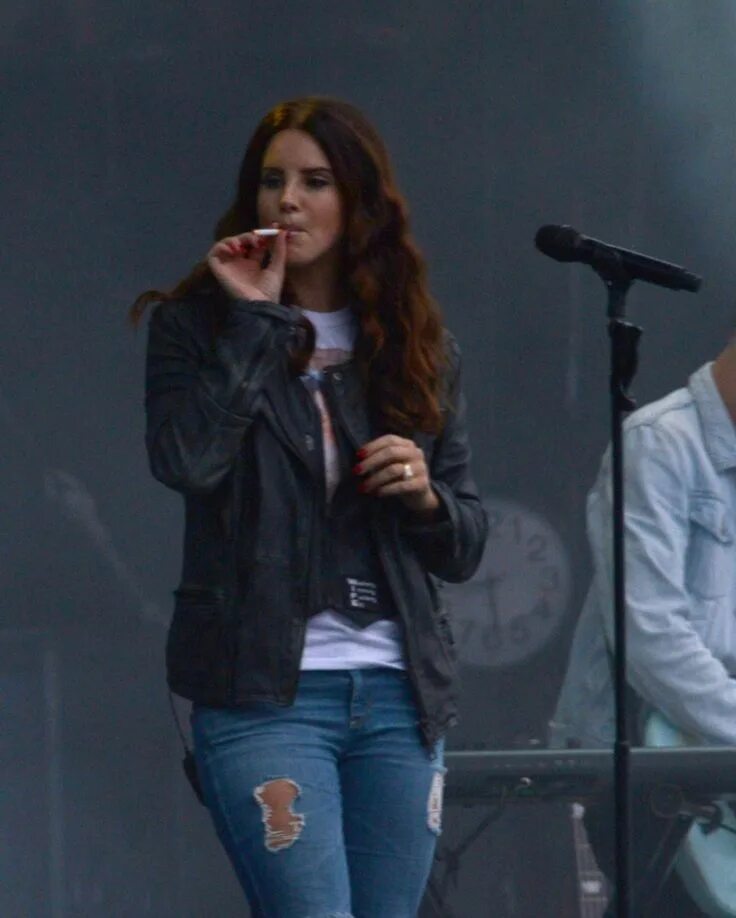 Pin by China Doll on Queen Lana Musician photography, Lana del rey, Women smokin
