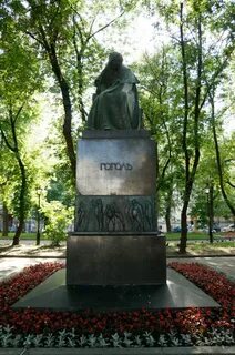 Гоголь памятник