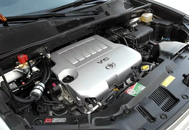 Хайлендер какие двигатели. Toyota Highlander 2011 подкапотка. Двигатель хайлендер 3.5 2011. Toyota Highlander 2012 под капотом. Toyota Highlander 2011 2.5 мотор.
