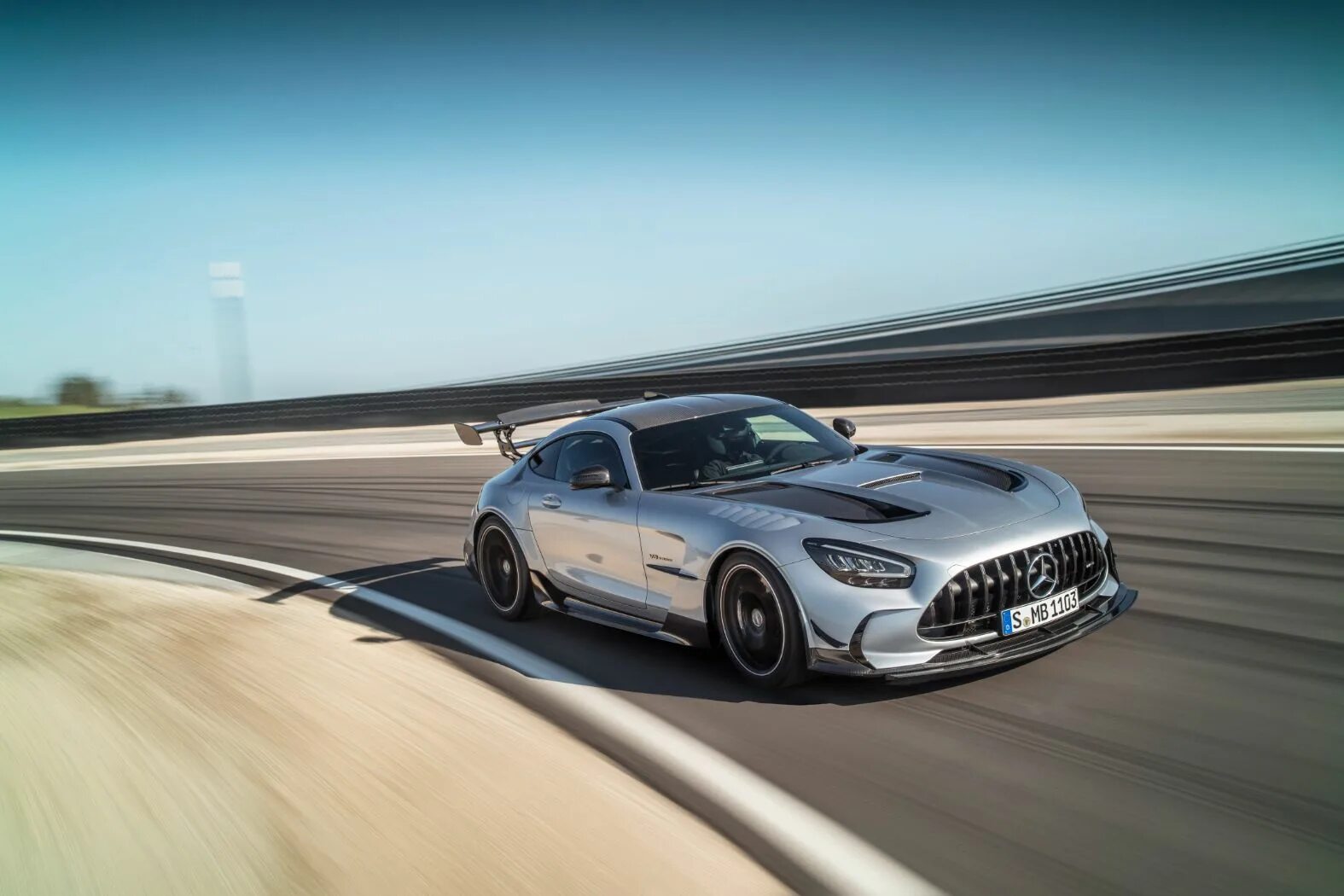 Быстрый мерс. Mercedes AMG gt Black Series 2020. Мерседес Бенц АМГ ГТ 2021. Mercedes AMG gt 2021. Mercedes AMG gt c190.