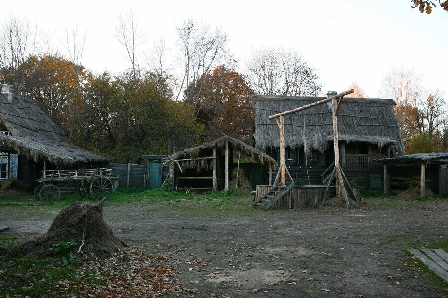 Съемочная деревня в Псковской области. Холоп где снимали дворец