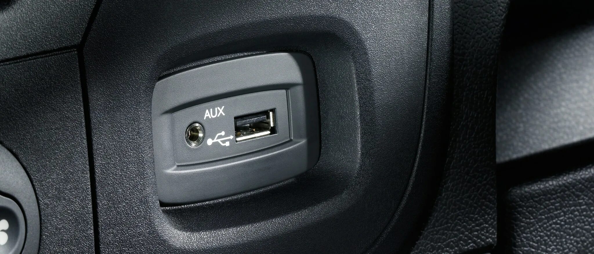 Разъем аукс Опель Инсигния. Opel Insignia USB. Аукс в подлокотнике Опель Инсигния. АУХ разъем Опель Инсигния.