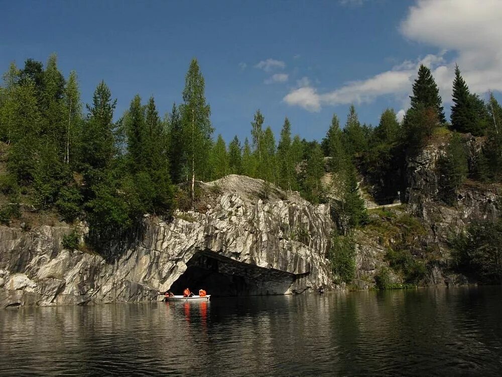 Сортавала рускеала расписание и цена. Рускеала. Мраморный каньон Рускеала. Горный парк Рускеала. Сортавала горный парк Рускеала.