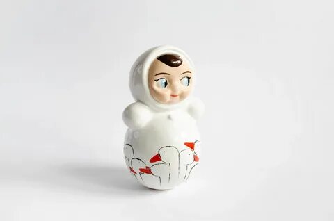 Белая неваляшка