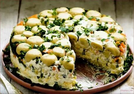 Салат с консервированными грибами