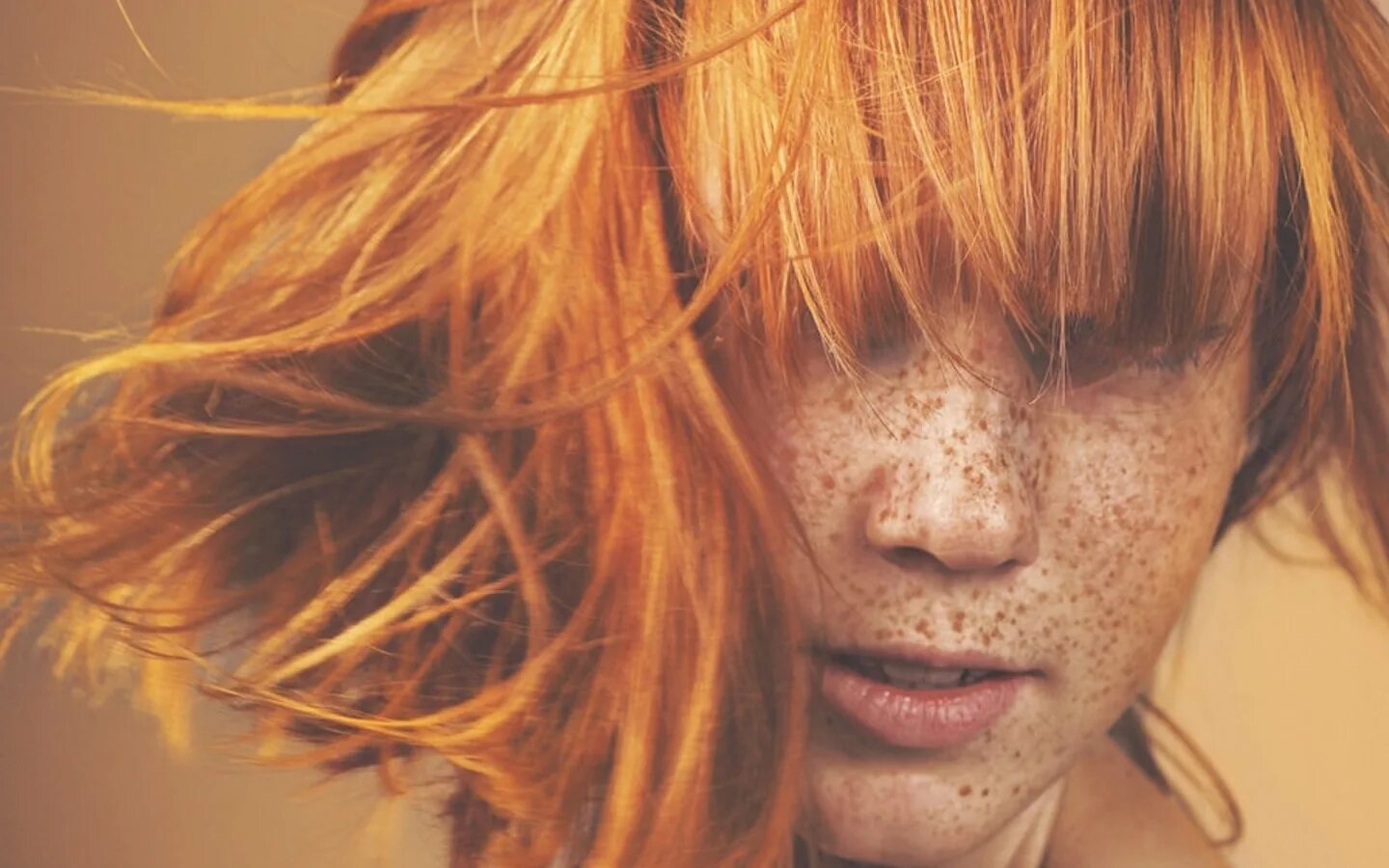 Виа лейся песня. Виа ''лейся,песня'' - конопатая девчонка. Конопатая девчонка из безоблачного детства моего. Девочка с веснушками. Девчонка текст.