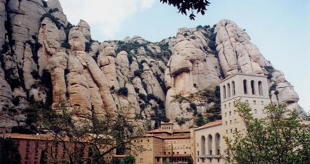 Montserrat family. Испания мужской монастырь в горах. Ступени на горе монсеррат. Montserrat family. Барселона монастырь монтсеррат.