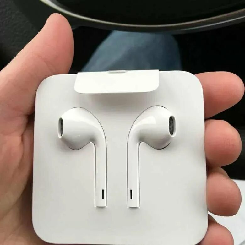 Iphone airpods 1. Наушники Apple Earpods Lightning. Наушники Apple Earpods (Lightning), белый. Earpods Lightning 11 iphone. Наушники Apple Earpods последняя версия.