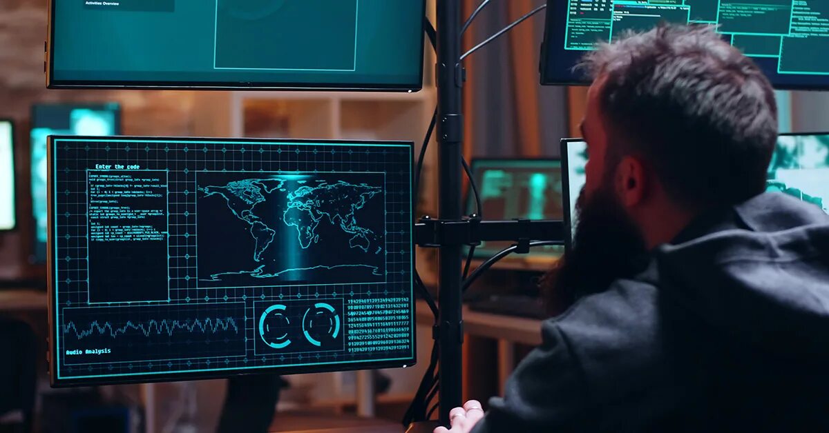 Айтишников обяжут сдавать бег. Айтишников обяжут сдавать бег. It специалист. Программист за компьютером. Профессия айтишник.