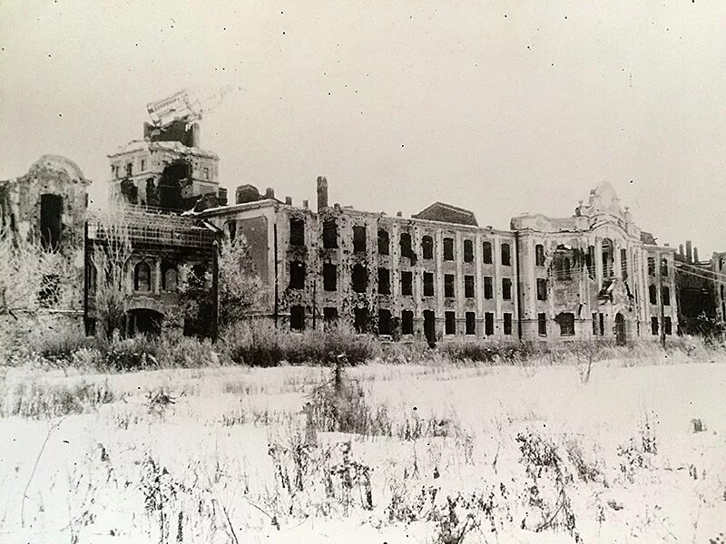 Университеты во время войны. СХИ Воронеж до войны. Разрушенный Воронеж 1943. Воронеж аграрный университет в годы войны.