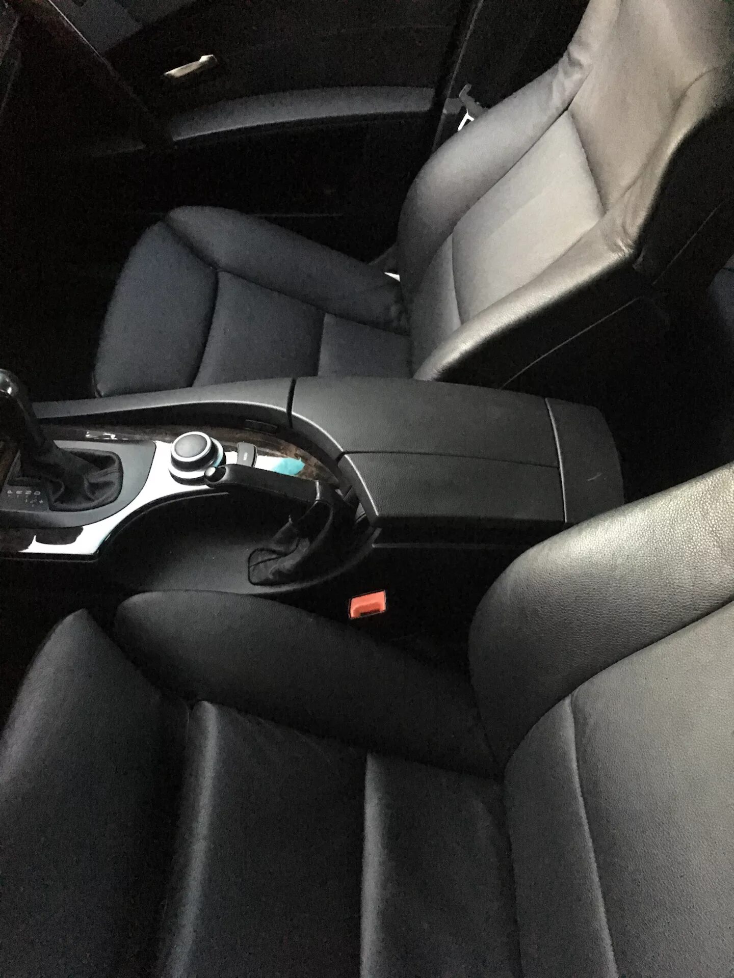 Замена сиденья bmw. Bmw e60 сиденья комфорт. сиденья bmw m5 e60. bmw e60 центральный подлокотник. bmw e60 srs под подлокотником.