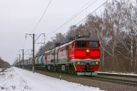 Под тепловозом