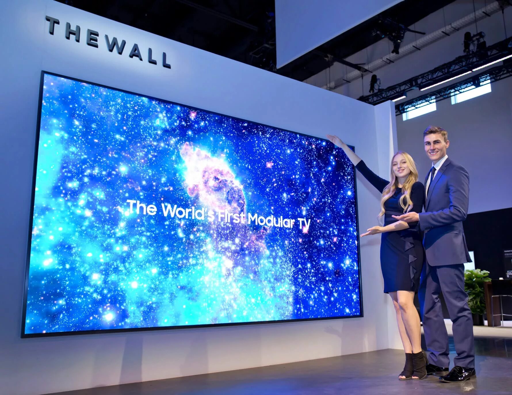 Samsung technology. Тв самсунг микролед. новый телевизор. самый большой телевизор в мире. samsung современные технологии.