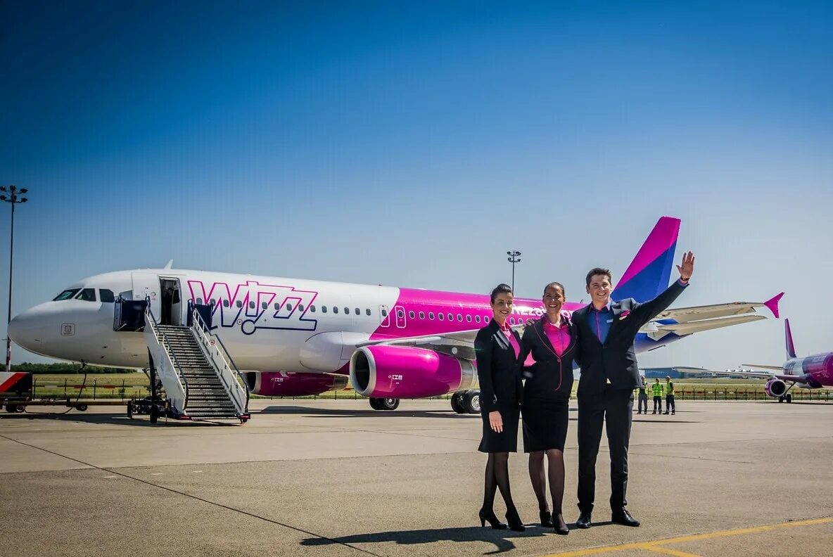 Wizzair москва. Wizz Air самолеты. Венгерская авиакомпания Wizzair. Wizz Air lowcoster. Авиакомпания Wizz Air полет.