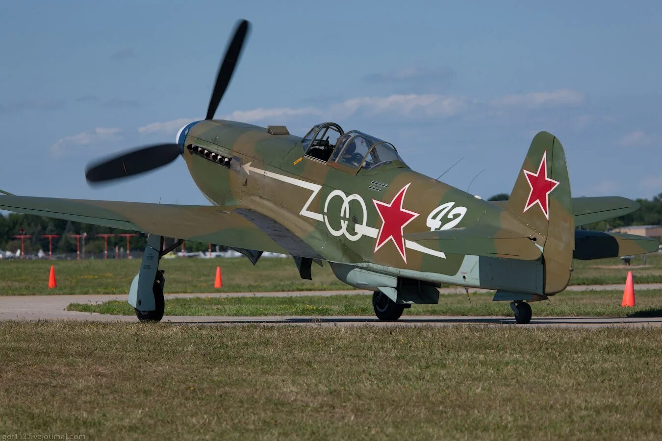 Самолет истребитель як 9. Як-9д истребитель. Як 9 т. 9 ял. Советские истребители.