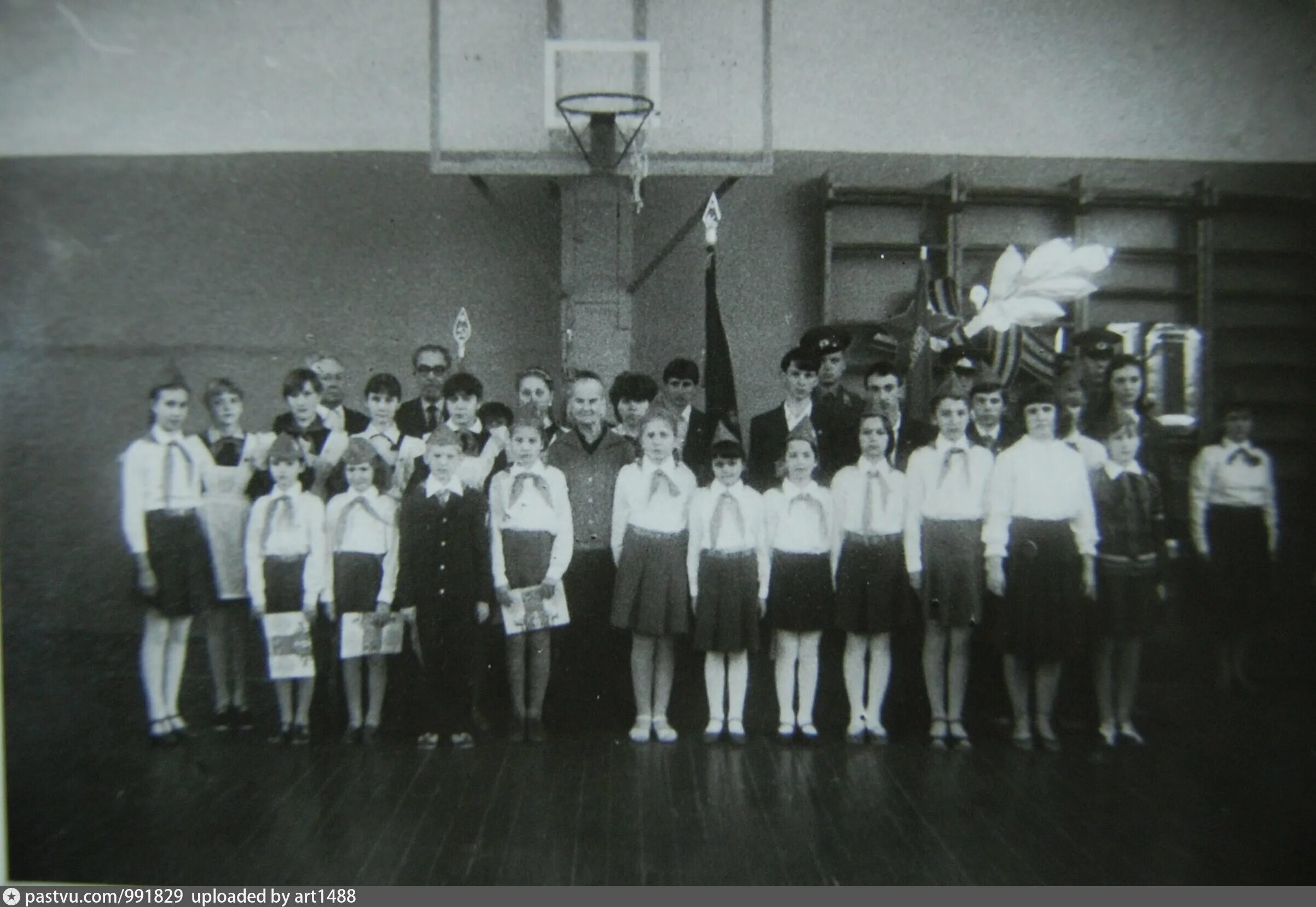 Моу останкинская сош. Останкинская средняя школа дмитровский. Останкинская средняя школа. Останкинская средняя школа. Школа совхоз останкино.