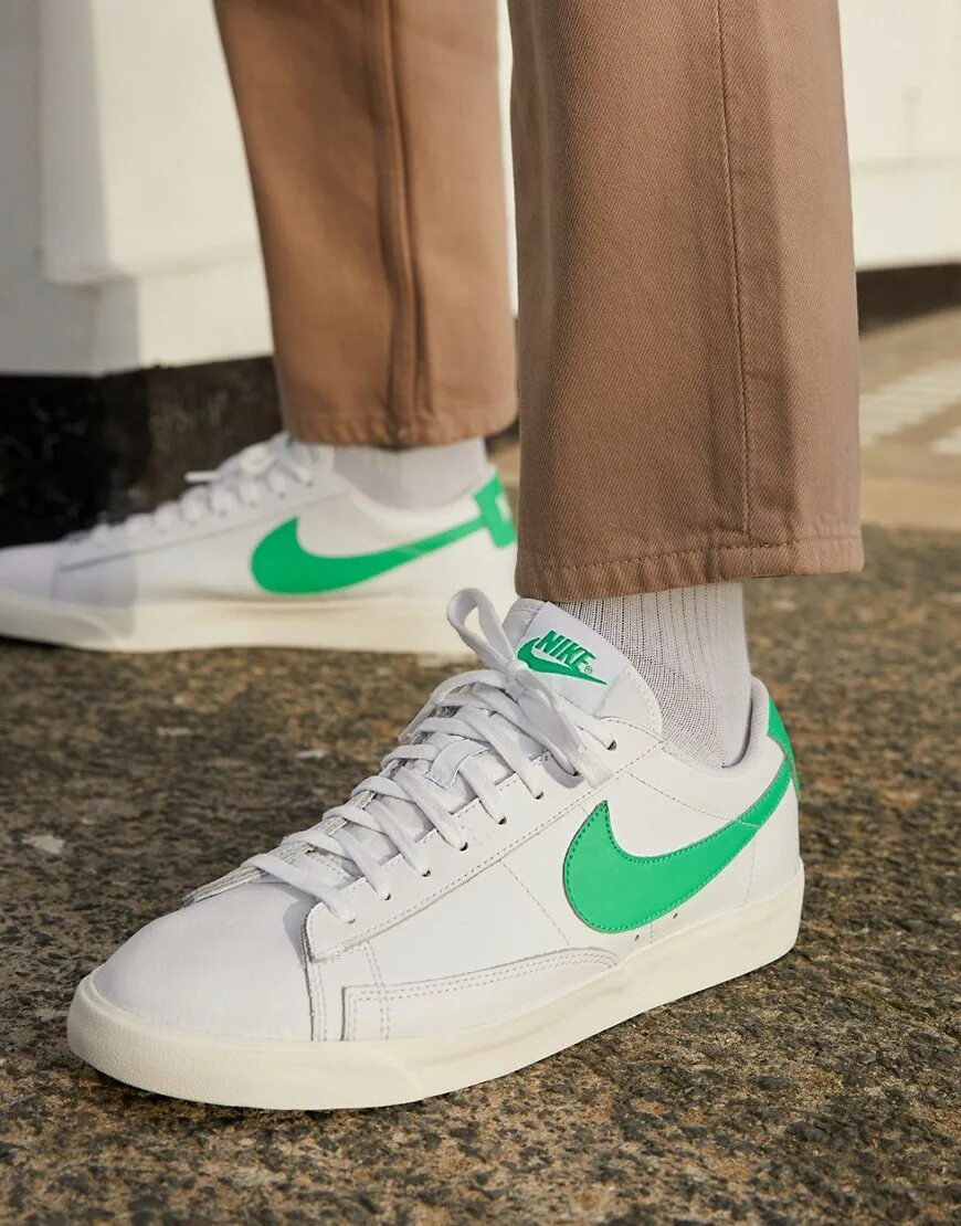 Низкие блейзеры найк. Nike кроссовки Blazer Low. Nike Blazer зеленый найк. Nike Blazer зеленые. Nike Blazer Low белые.